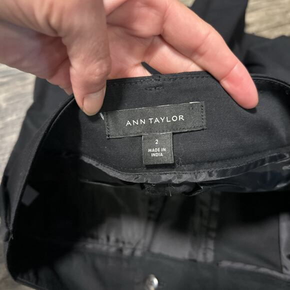 Ann Taylor Black Classic Signature Shorts, Solid, Sz 2 - Picture 6 of 7